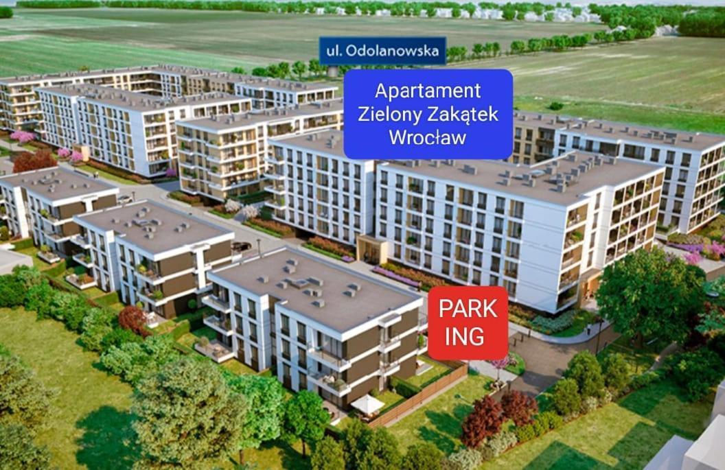 Zakatek Free Parking, Ochrona Apartment