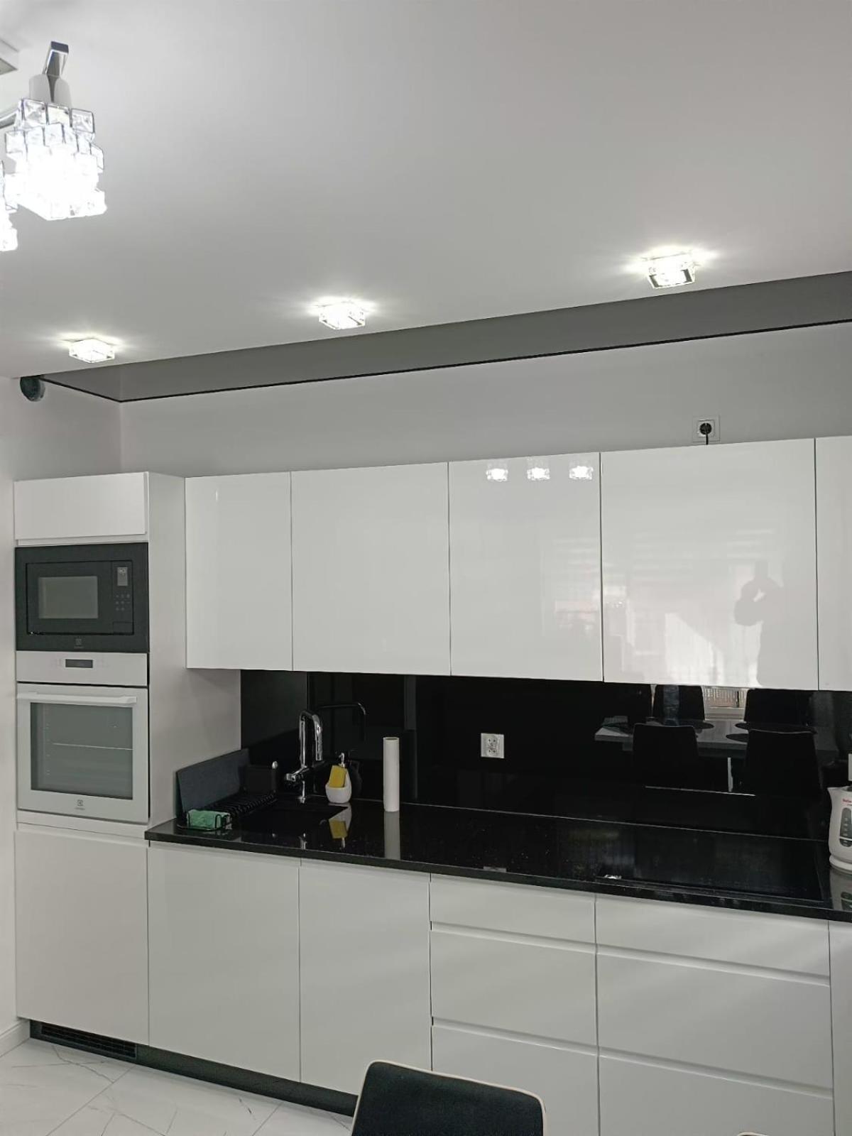 Zakatek Free Parking, Ochrona Apartment
